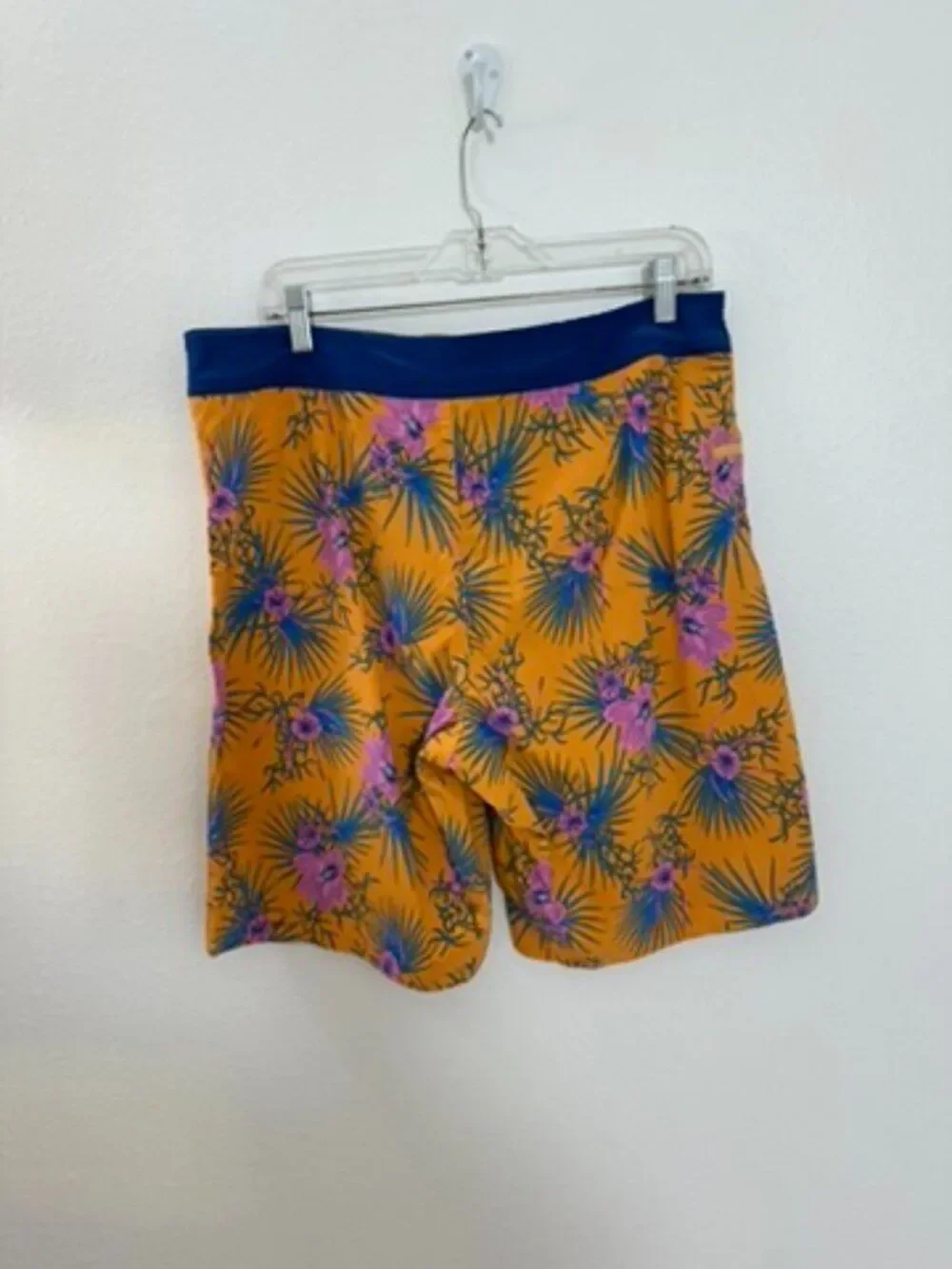 Patagonia Mens Palm Tropical Floral Wavefarer Boardshorts Saffron Orange Size 34